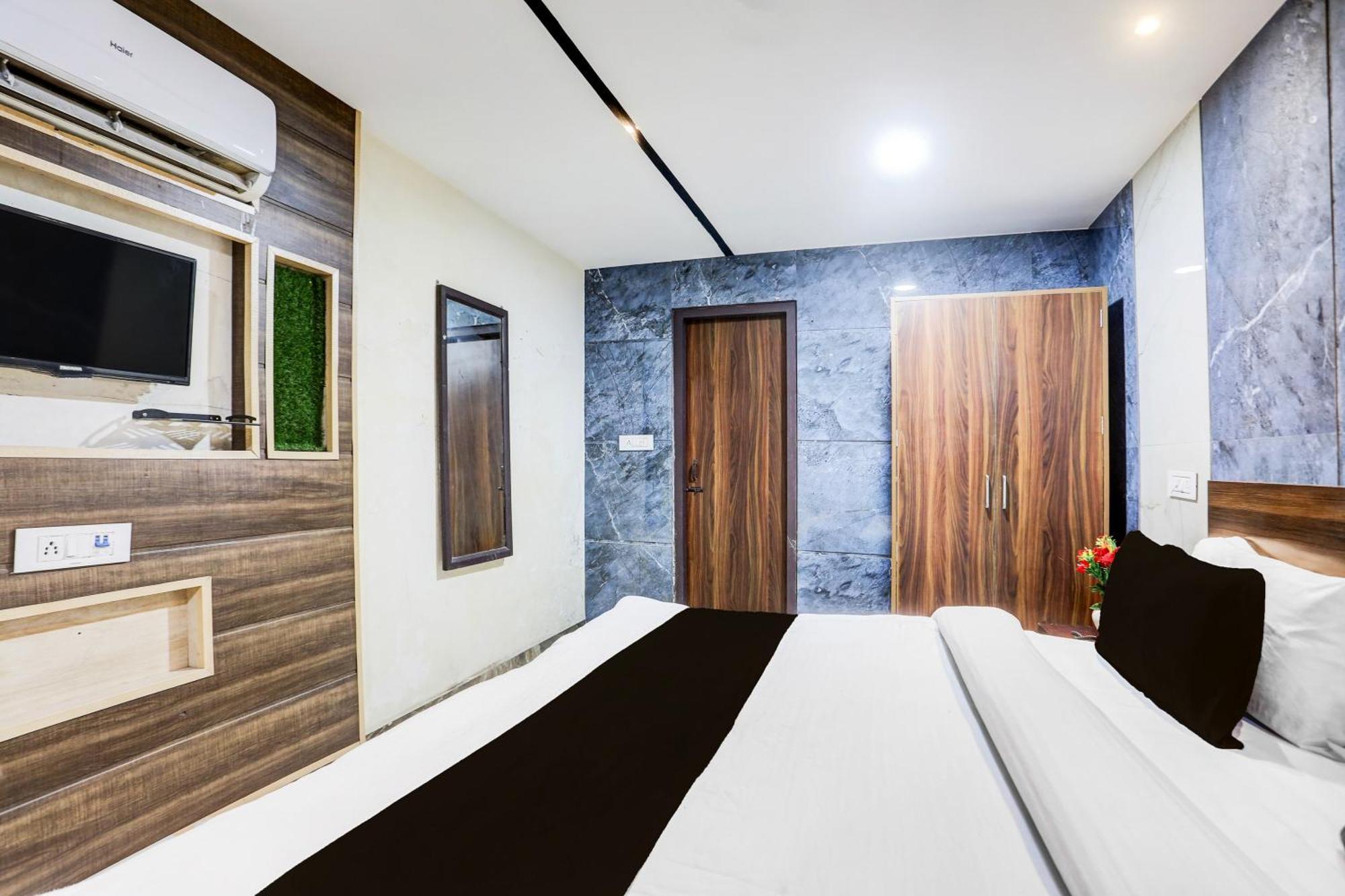 Super Townhouse Haibowal Chowk Лудхіяна Екстер'єр фото