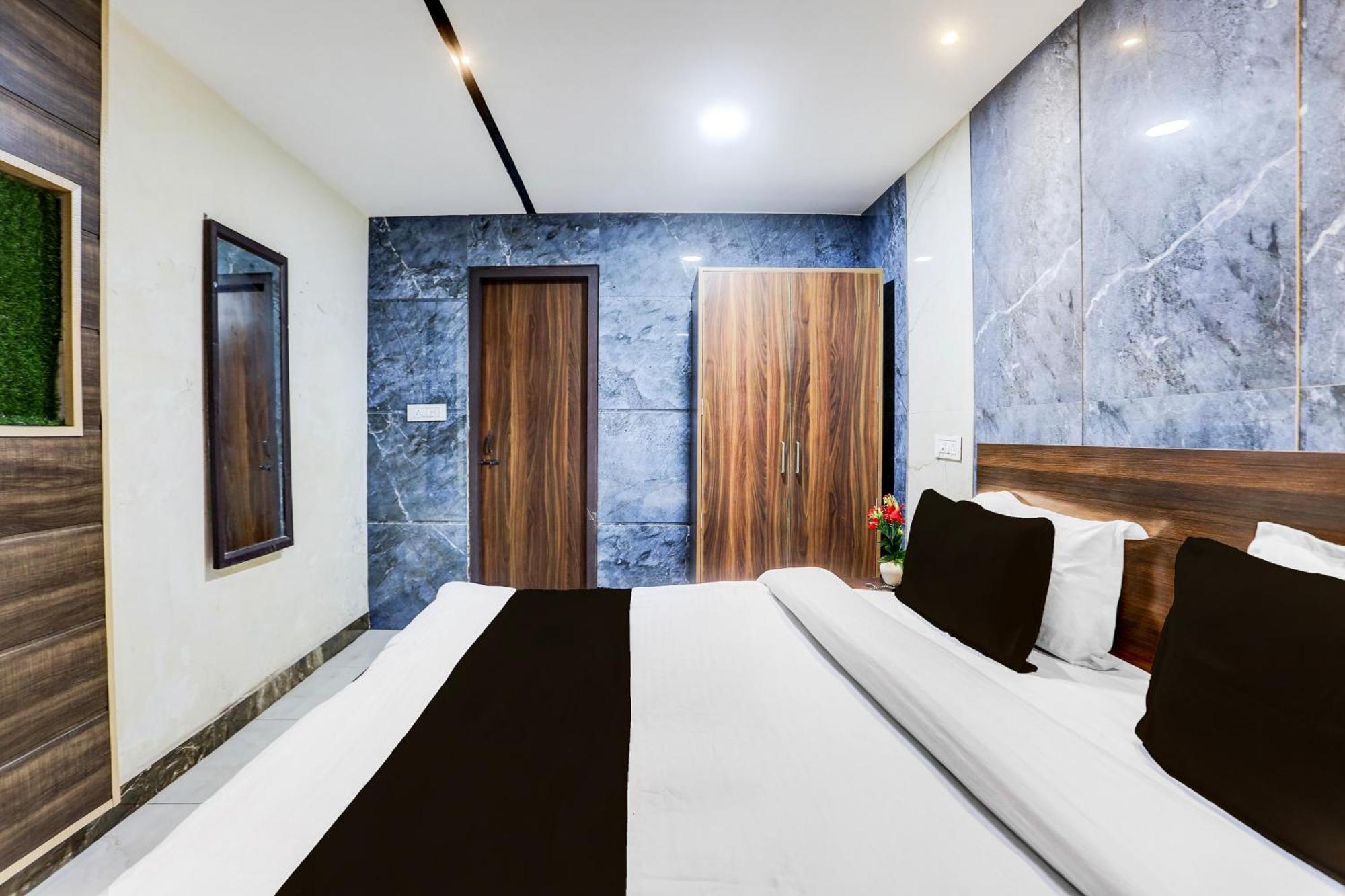 Super Townhouse Haibowal Chowk Лудхіяна Екстер'єр фото