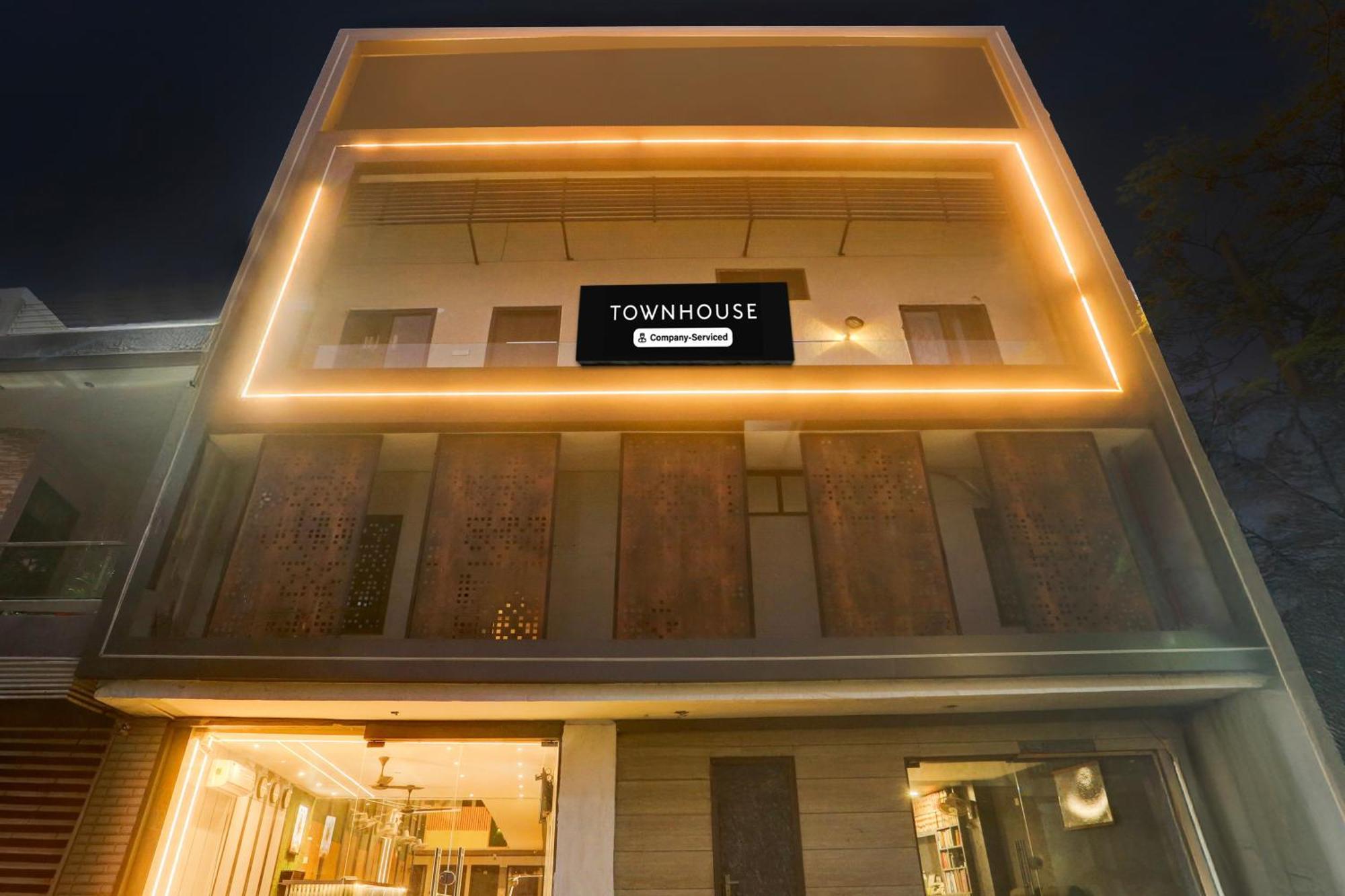 Super Townhouse Haibowal Chowk Лудхіяна Екстер'єр фото